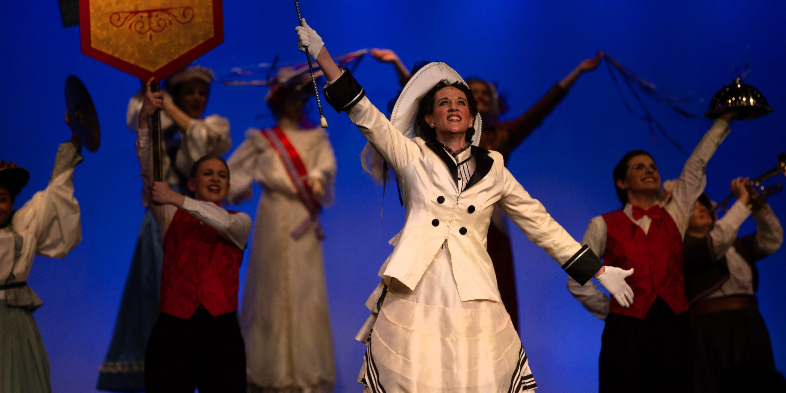 Dolly and the cast perform a main song and dance number