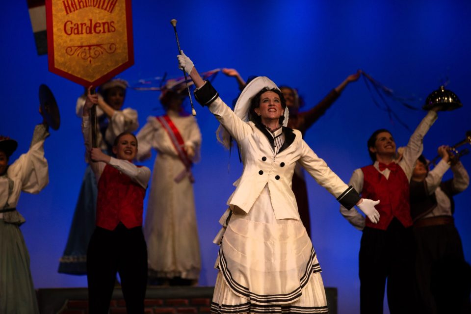 Dolly and the cast perform a main song and dance number